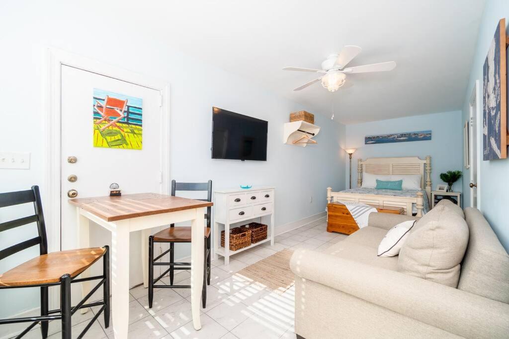 Why Knot Getaway...Rooftop With Waterview! Unit D Beaufort Eksteriør billede